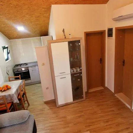 Holiday home Jozo Omis